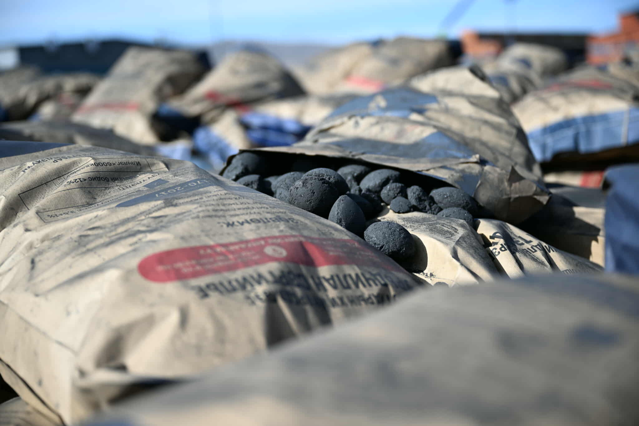 А.Амартүвшин: Хагас коксон шахмал түлш хэрэглэснээр нүүрснээс гарч байгаа агаарын бохирдлын 28 хувийг бууруулна